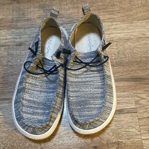 Maui and sons slip on shoes